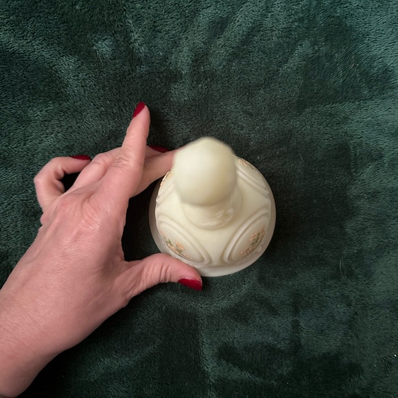 Fenton custard hand painted signed bell - Picture 4 of 5